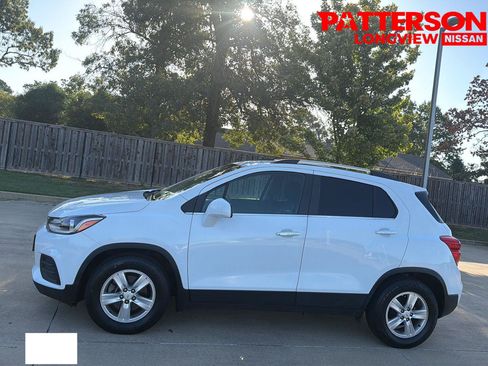 Used 2018 Chevrolet Trax LT w/ LT Convenience Package FWD image 4