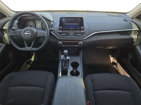 Used 2025 Nissan Altima 2.5 S image 9