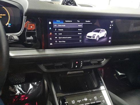 Used 2024 Porsche Cayenne Coupe image 6