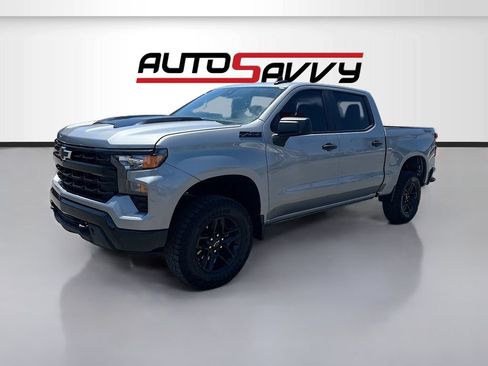 Used 2025 Chevrolet Silverado 1500 Custom Trail Boss w/ Dark Appearance Package AWD/4WD image 3