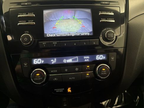 Used 2016 Nissan Rogue SV FWD image 36