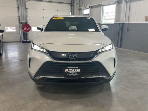 Used 2022 Toyota Venza XLE AWD/4WD image 2