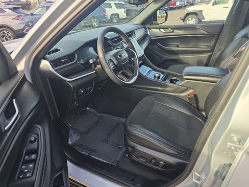 Used 2024 Jeep Grand Cherokee L Altitude image 13