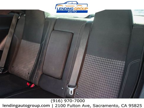 Used 2015 Dodge Challenger SXT image 17