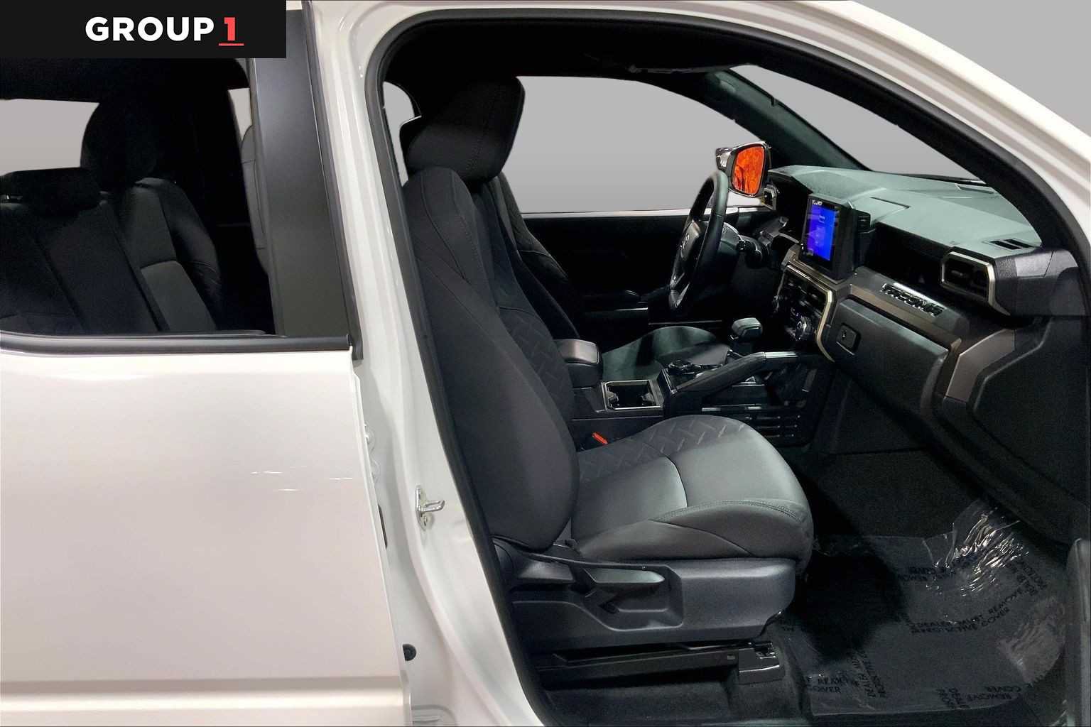 Certified 2025 Toyota Tacoma SR5 AWD/4WD image 9