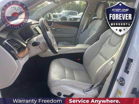 Used 2022 Volvo XC90 T6 Momentum w/ Advanced Package AWD/4WD image 11