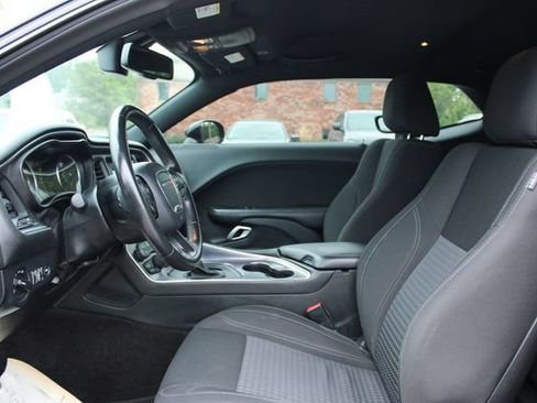 Used 2017 Dodge Challenger SXT RWD image 12