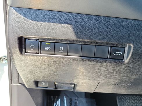 Certified 2022 Toyota Venza XLE AWD/4WD image 21