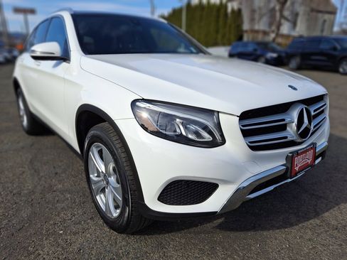 Used 2018 Mercedes-Benz GLC 300 4MATIC image 2