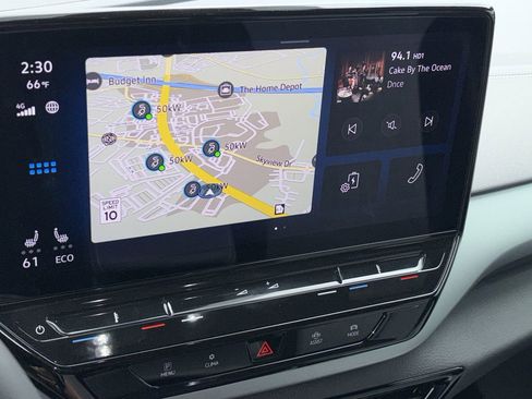 Used 2023 Volkswagen ID.4 Pro image 3