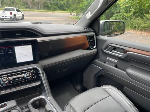 Used 2024 GMC Sierra 1500 Denali w/ Technology Package AWD/4WD image 34