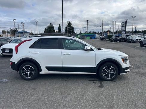 Certified 2024 Kia Niro EX image 6