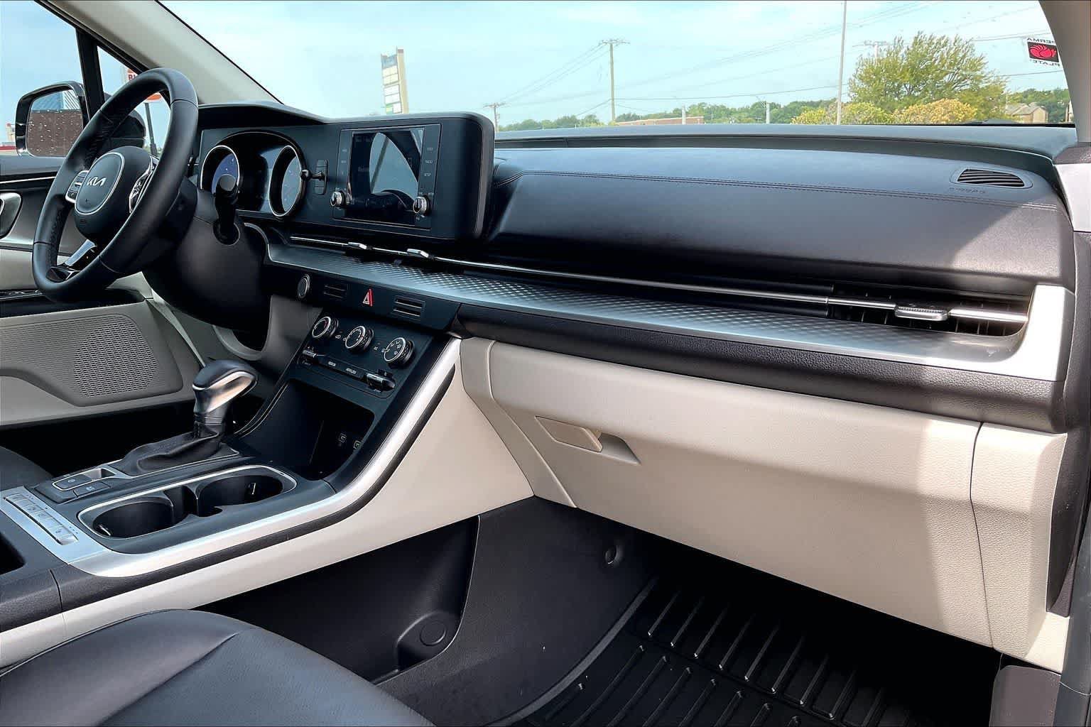 Certified 2023 Kia Carnival LX FWD image 21