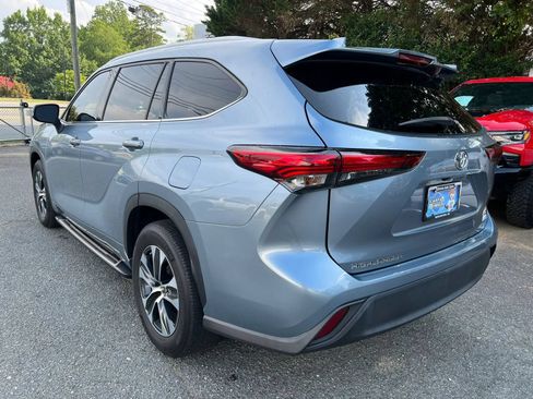 Used 2022 Toyota Highlander XLE FWD image 6