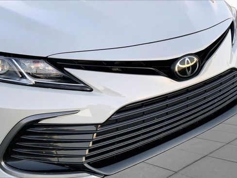 Used 2022 Toyota Camry LE FWD image 27