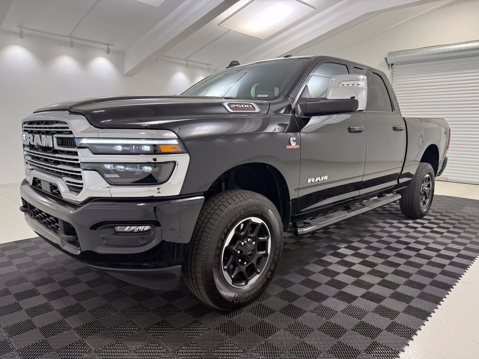 Used 2025 RAM 2500 Laramie AWD/4WD image 3