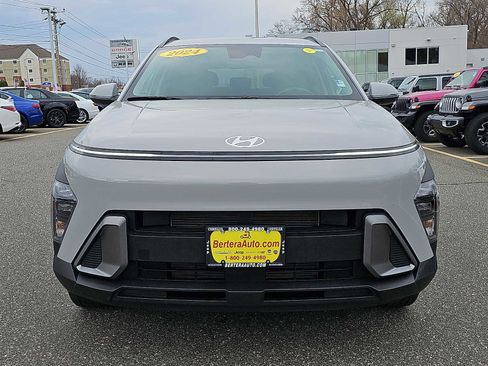 Used 2024 Hyundai Kona SEL AWD/4WD image 2
