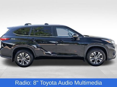 Used 2023 Toyota Highlander XLE AWD/4WD image 4