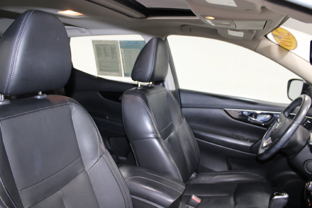 Used 2019 Nissan Rogue Sport SL w/ Premium Package FWD image 20