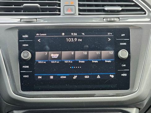 Used 2022 Volkswagen Tiguan SE image 38