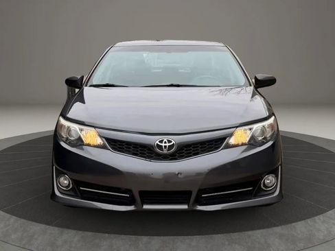 Used 2014 Toyota Camry SE w/ Moonroof Package image 1