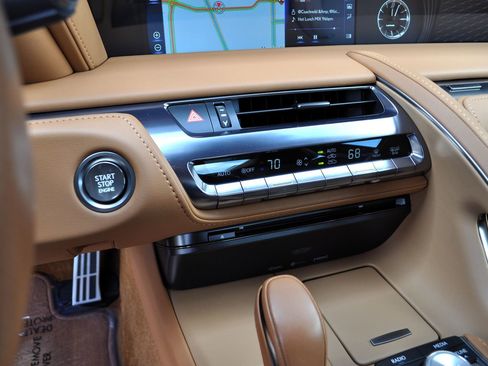 Used 2018 Lexus LC 500 Coupe w/ Performance Package image 40