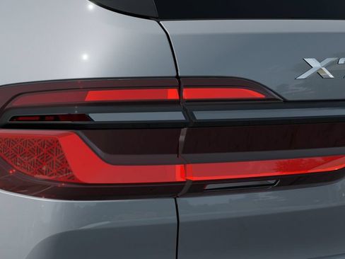 New 2027 BMW X7 xDrive40i w/ M Sport Package AWD/4WD image 8