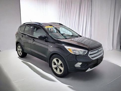 Used 2018 Ford Escape SE image 2