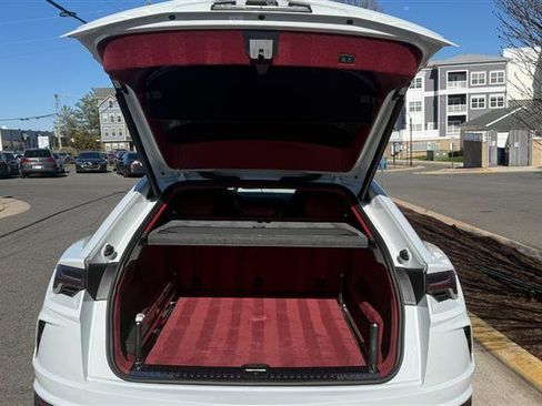 Used 2020 Lamborghini Urus image 22