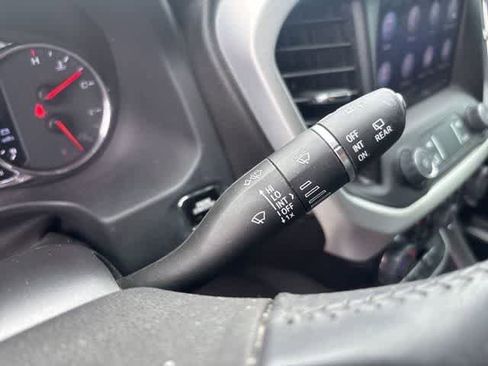 Used 2022 GMC Acadia SLT w/ Technology Package image 14