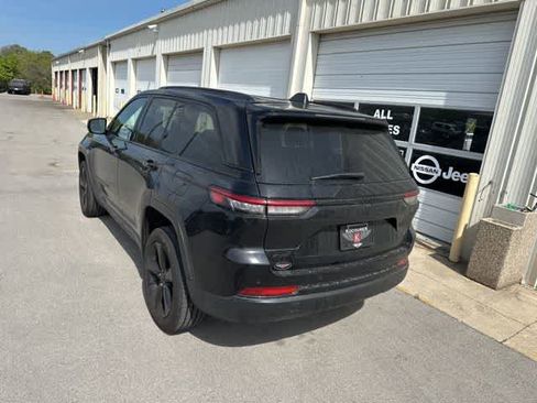 Used 2023 Jeep Grand Cherokee Altitude image 18