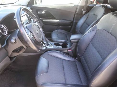 Used 2019 Kia Niro EX image 18