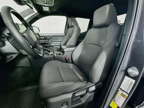 Certified 2025 Toyota Tacoma SR5 AWD/4WD image 20