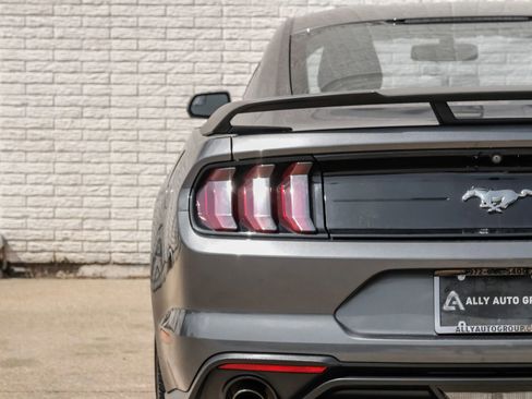 Used 2018 Ford Mustang Coupe RWD image 38