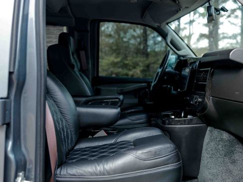 Used 2023 Chevrolet Express 2500 image 44