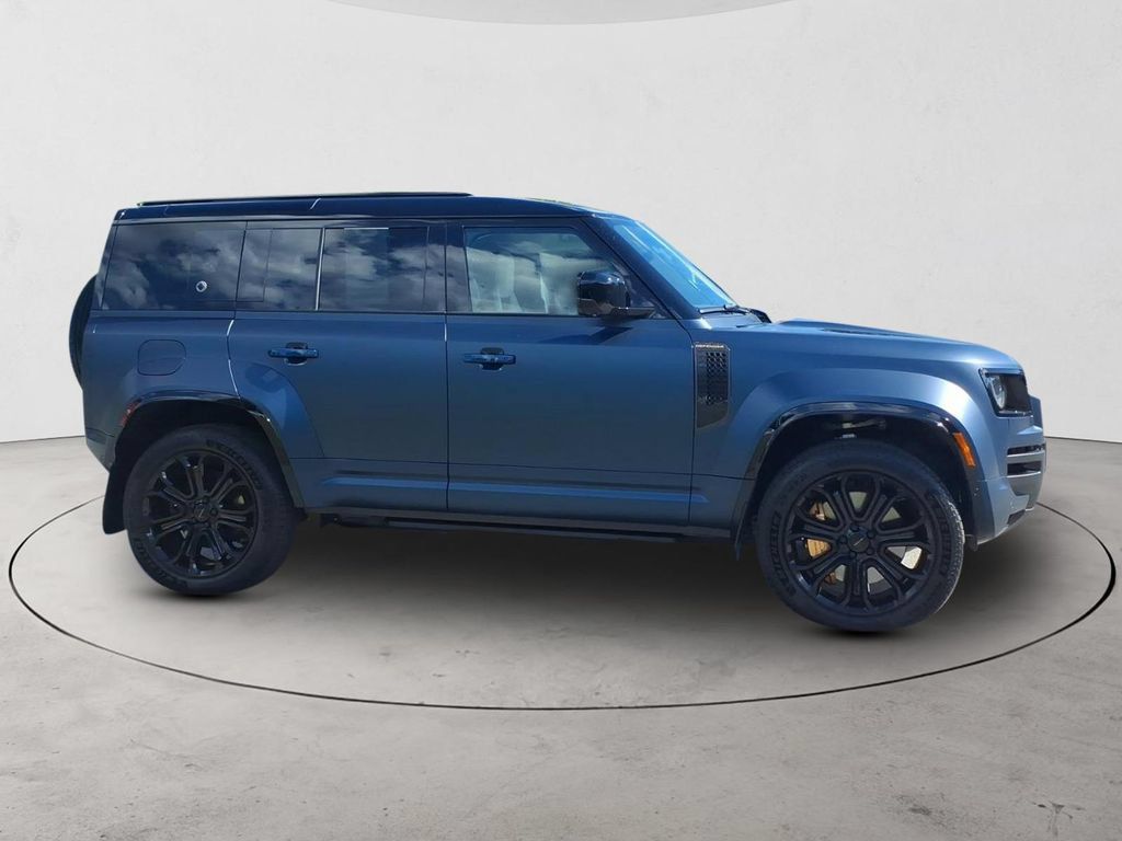 Used 2026 Land Rover Defender 110 OCTA AWD/4WD image 5