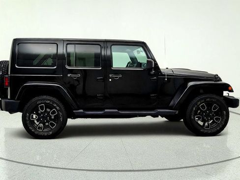 Used 2018 Jeep Wrangler Unlimited Sahara AWD/4WD image 4