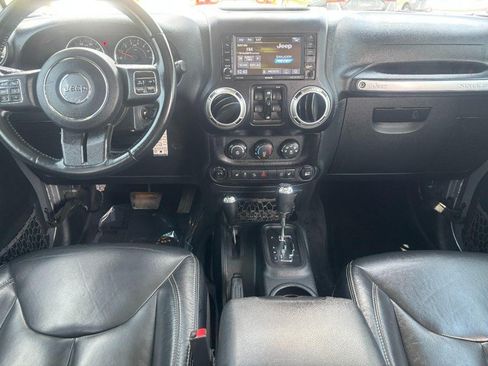 Used 2017 Jeep Wrangler Unlimited Sahara w/ Connectivity Group AWD/4WD image 13