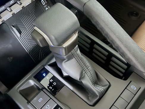 Used 2026 Toyota 4Runner Limited AWD/4WD image 25