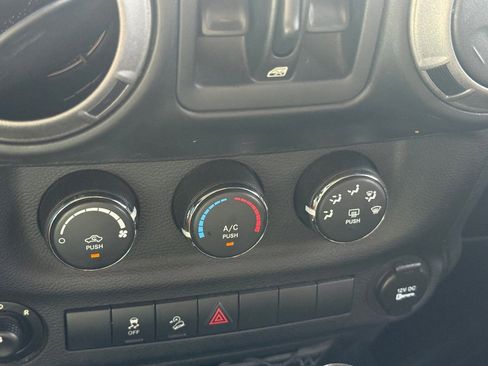 Used 2012 Jeep Wrangler Unlimited Sport image 28