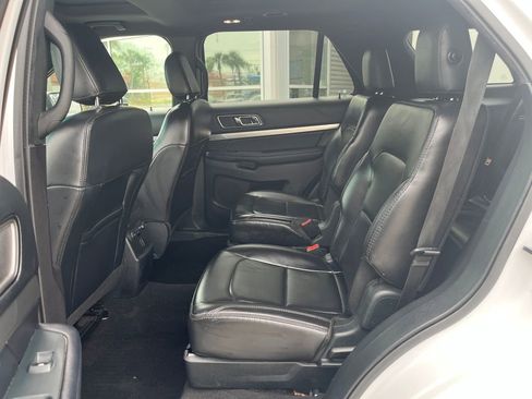 Used 2019 Ford Explorer XLT w/ Equipment Group 202A FWD image 12