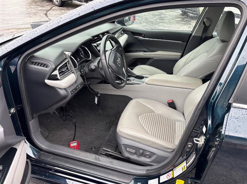 Used 2019 Toyota Camry SE w/ Carpet Mat Package FWD image 5