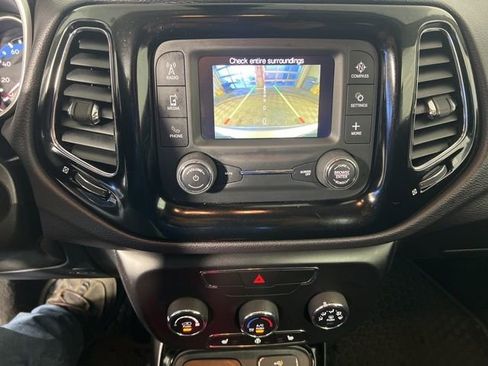 Certified 2018 Jeep Compass Latitude image 22