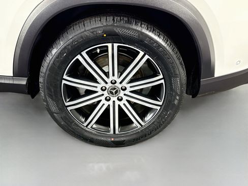 Used 2024 Mercedes-Benz GLE 450 4MATIC image 37