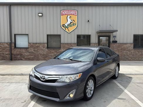 Used 2012 Toyota Camry XLE FWD image 3