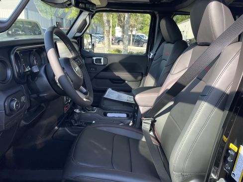 New 2026 Jeep Wrangler Unlimited Rubicon AWD/4WD image 14