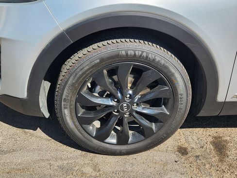 Used 2019 Kia Sorento S AWD/4WD image 7