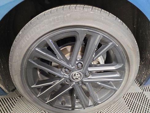 Used 2025 Toyota Camry SE FWD image 11
