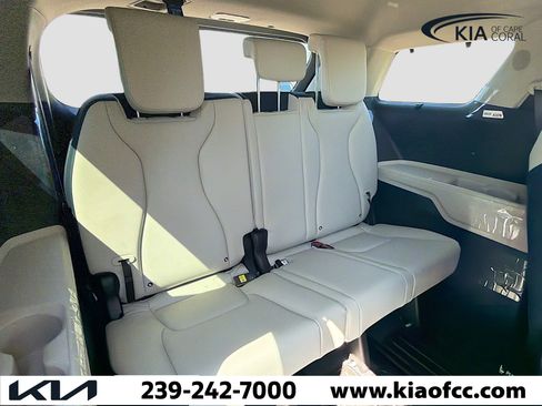 New 2026 Kia Carnival EX image 22
