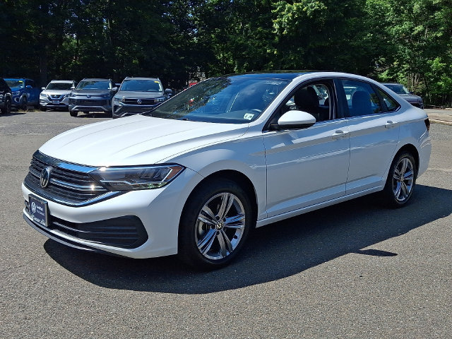 Used 2023 Volkswagen Jetta SE w/ Panoramic Sunroof Package FWD image 5